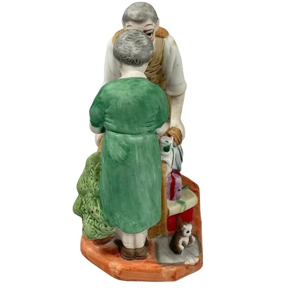 Vintage Norman Rockwell Wrapping Christmas Presents Sculpture Figurine - Picture 3 of 9